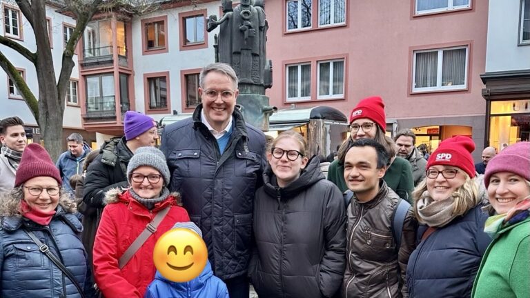 Alexander Schweitzer im Kreise von Mitgliedern der SPD Gonsenheim
